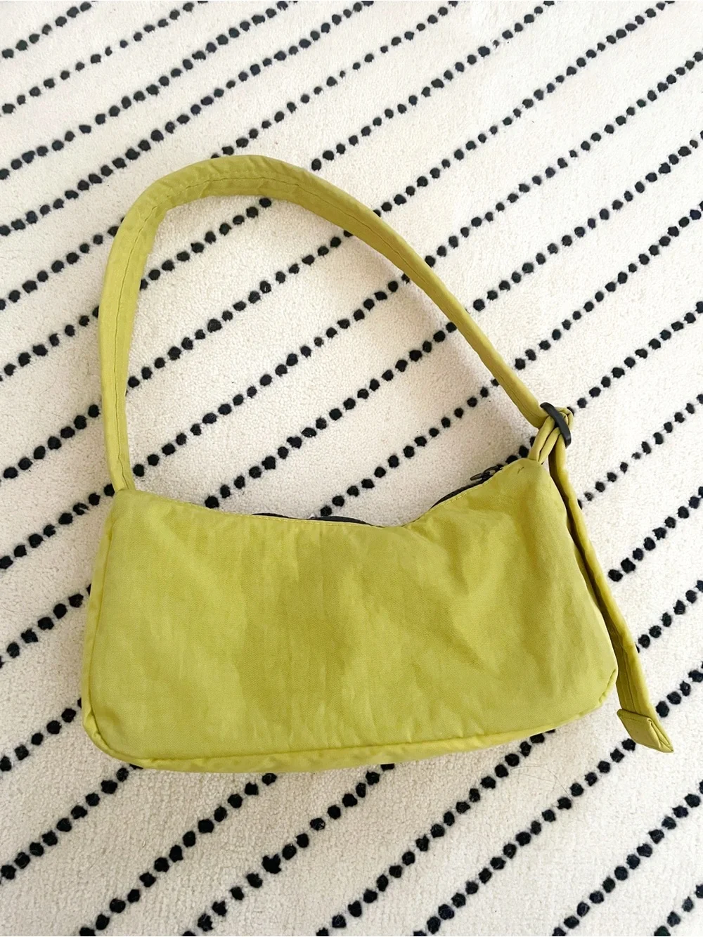 BAGGU lemongrass Cargo Shoulder Bag with Front Pockets - Picture 3 of 3